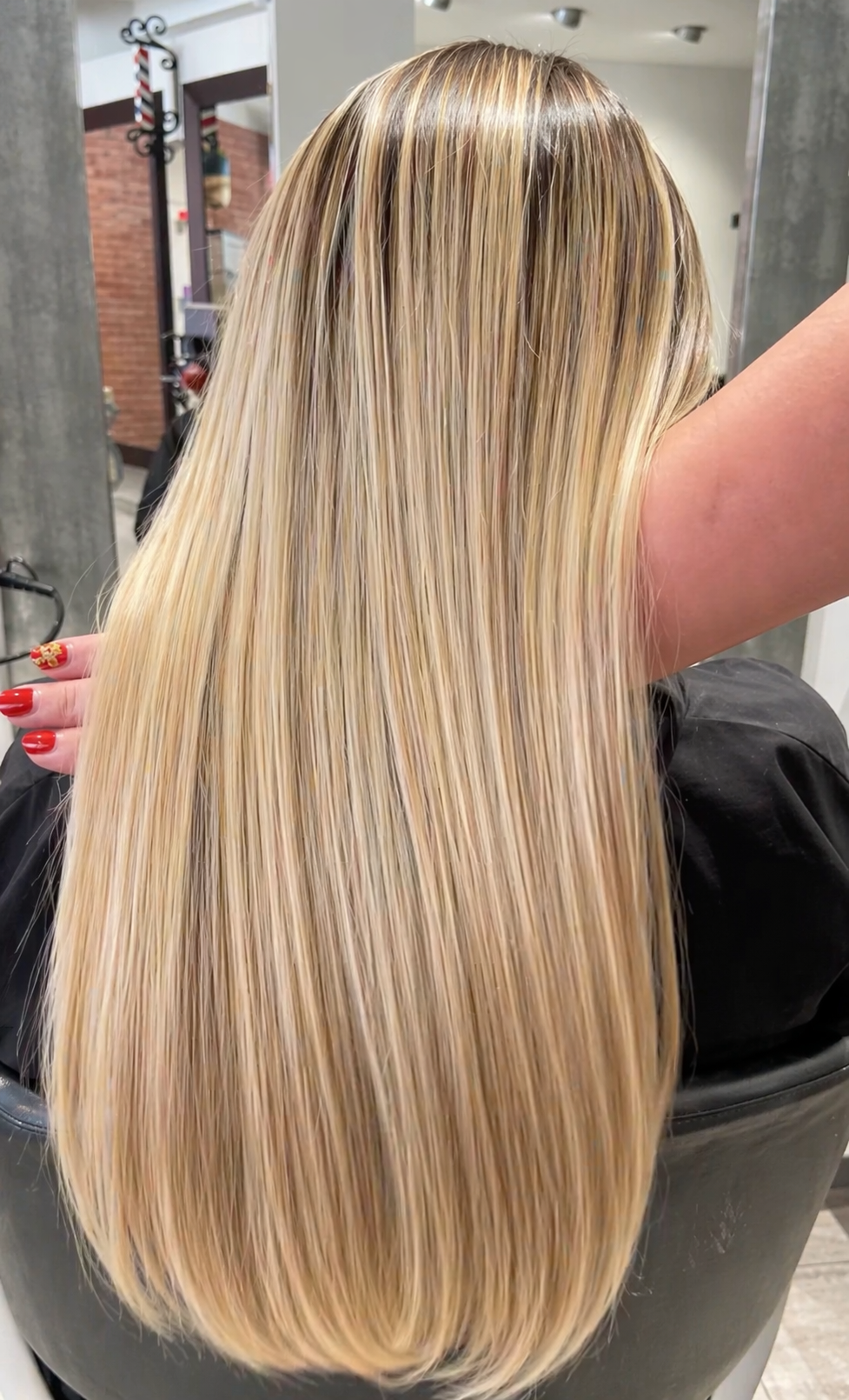 Balayage rubio largo y brillante